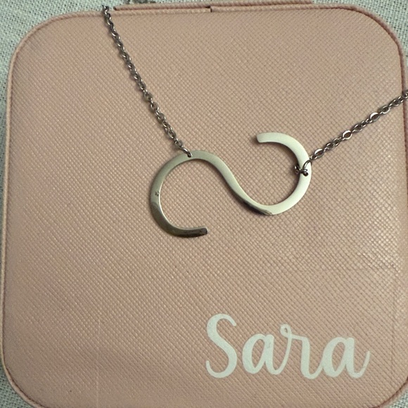 Sara Silver Chain necklace and jewelry box - Picture 2 of 3